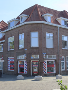 902592 Gezicht op het hoekpand Maasplein 80 (Barbershop Maasplein - Koetcia the Barber) te Utrecht.